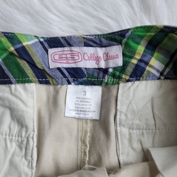 College classics Notre Dame University embroidered detailed low rise shorts - Picture 2 of 8